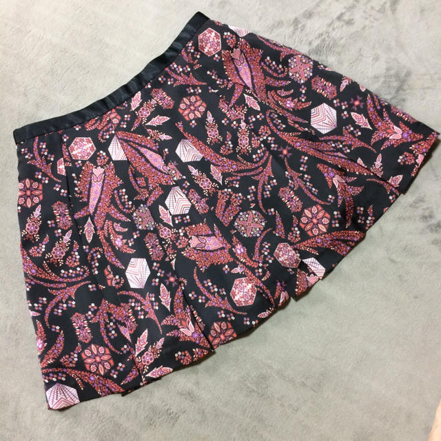 SmackyGlam(スマッキーグラム)のスマッキーグラム ペイズリー柄プリーツスカート レディースのスカート(ミニスカート)の商品写真