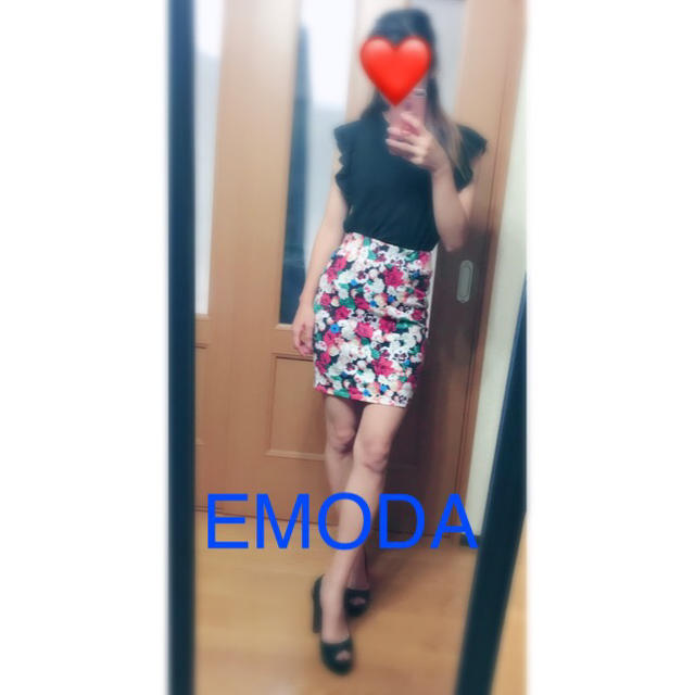 EMODA(エモダ)のEMODAタイトスカート レディースのスカート(ミニスカート)の商品写真