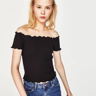 ザラ(ZARA)のZARA クロップド丈オフショルダー(Tシャツ(半袖/袖なし))