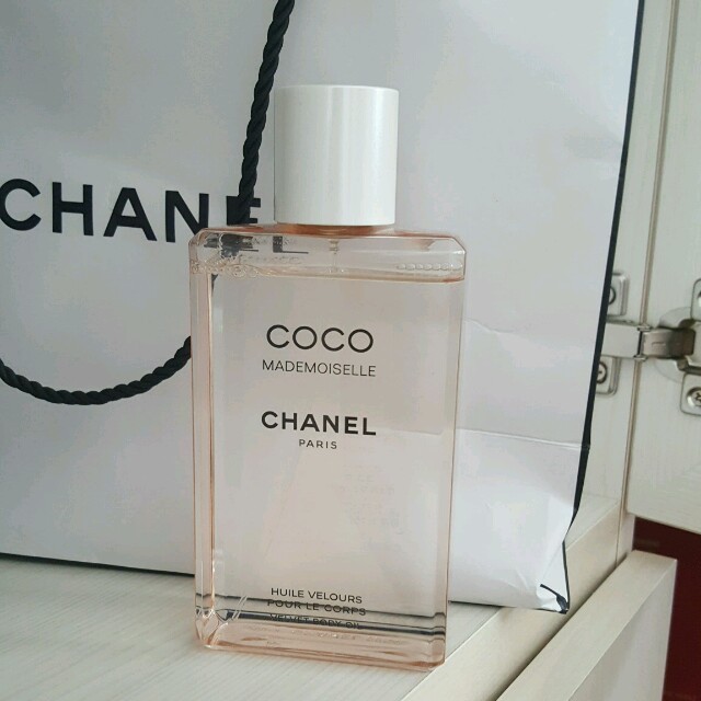 CHANEL(シャネル)のCHANEL　ココマドモアゼル　ヴェルヴェットボディーオイル　♡限定品♡ コスメ/美容のボディケア(ボディオイル)の商品写真