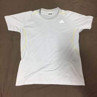 アディダス(adidas)のadidas シャツ(Tシャツ/カットソー(半袖/袖なし))