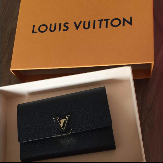 独特の素材 LOUIS 8月11日まで お取り置き - VUITTON 財布 - sportinfo.rs