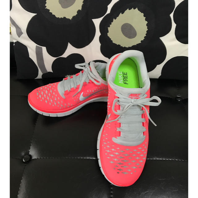 NIKE(ナイキ)のNIKE FREE ナイキフリー / 24cm ピンク ランニング スニーカー レディースの靴/シューズ(スニーカー)の商品写真