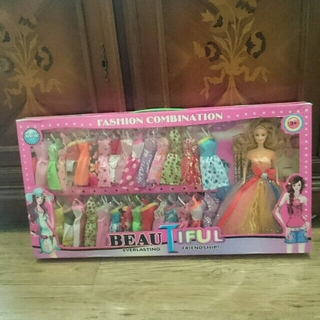 バービー(Barbie)の韓国Barbie?ゴージャス30ドレスがセット！(人形)