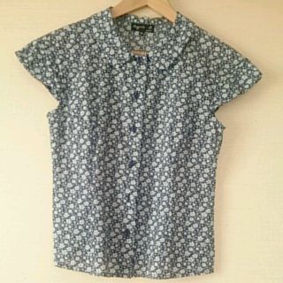 アニエスベー(agnes b.)のまあまあ美品！アニエスb かわいい小花柄ブラウス フレンチスリーブ used (シャツ/ブラウス(半袖/袖なし))