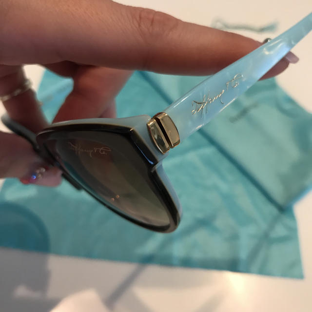 Tiffany & Co.(ティファニー)のティファニー♡サングラス現行モデル レディースのファッション小物(サングラス/メガネ)の商品写真