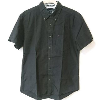 トミーヒルフィガー(TOMMY HILFIGER)のトミー 黒シャツ(シャツ)