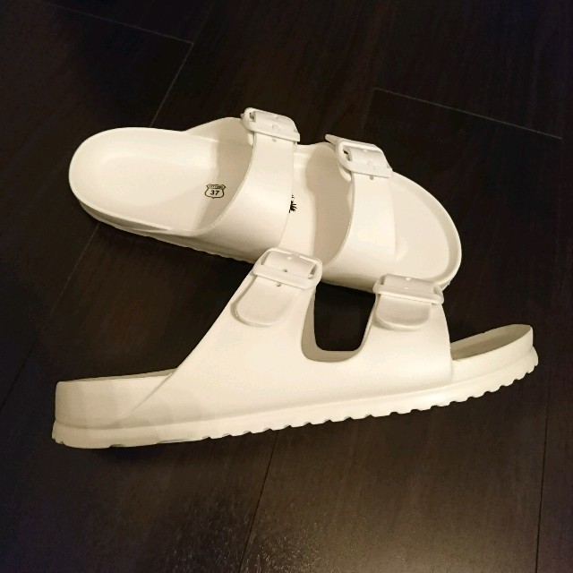 BIRKENSTOCK(ビルケンシュトック)のビルケンシュトック風 EVAサンダル 37 ホワイト レディースの靴/シューズ(サンダル)の商品写真