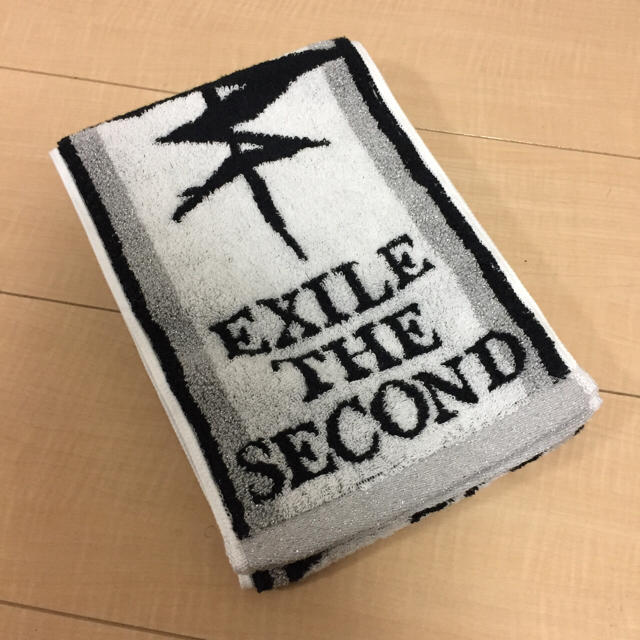 EXILE THE SECOND(エグザイルザセカンド)のEXILE  THE SECOND マフラータオル エンタメ/ホビーのタレントグッズ(男性タレント)の商品写真