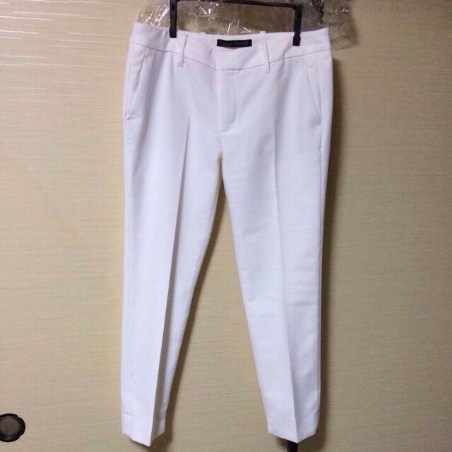 ZARA(ザラ)のZARA☆白パンツ レディースのパンツ(クロップドパンツ)の商品写真
