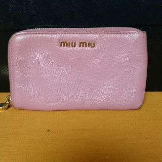 ミュウミュウ(miumiu)の【ミュウミュウ】スマホケース ピンク(モバイルケース/カバー)