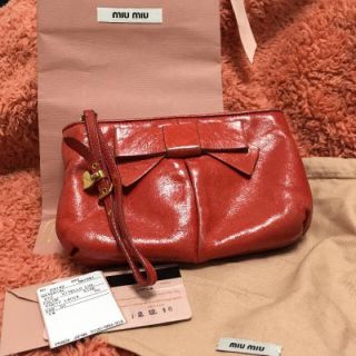 ミュウミュウ(miumiu)の☆難あり☆miumiu 赤 セカンドバッグ、ポーチ(クラッチバッグ)