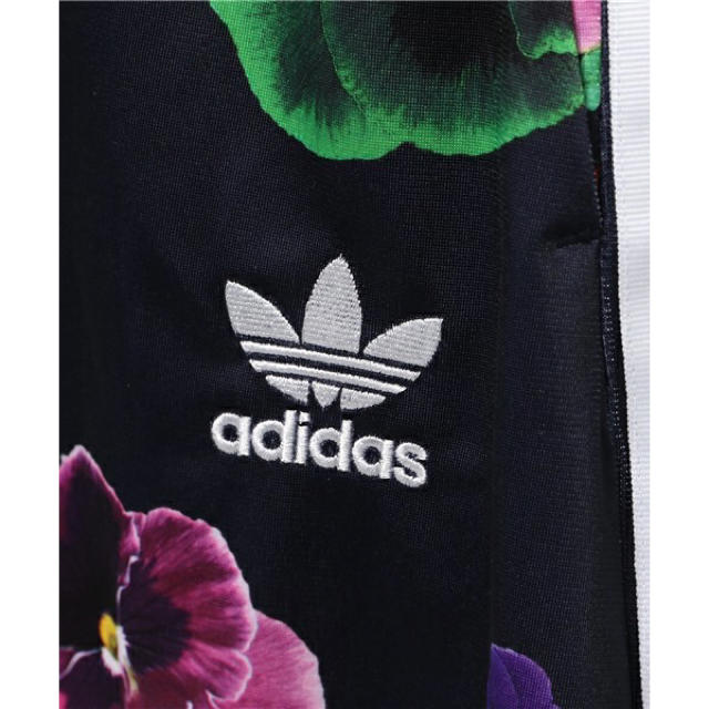 adidas(アディダス)のアディダスオリジナルスパンジー柄ロングスカート レディースのスカート(ロングスカート)の商品写真