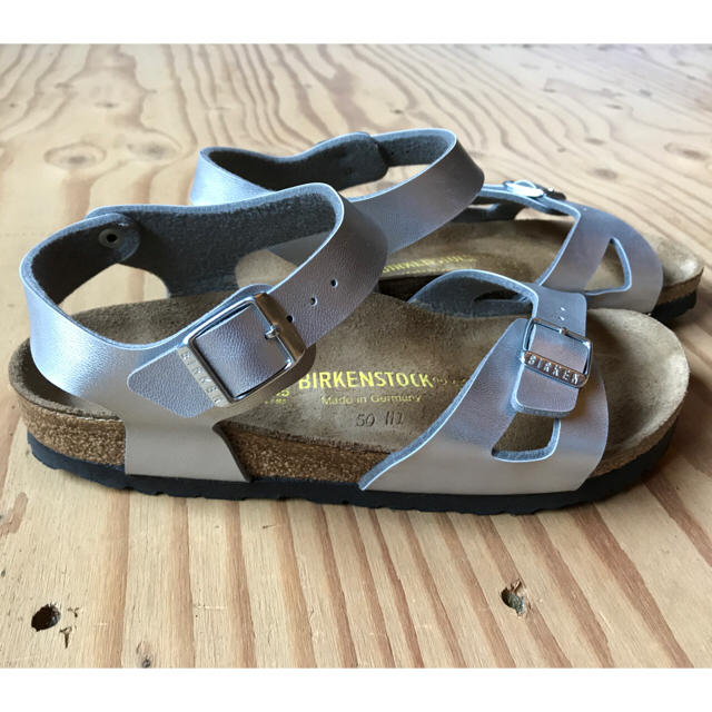 BIRKENSTOCK(ビルケンシュトック)のビルケンシュトック リオ　38  シルバー レディースの靴/シューズ(サンダル)の商品写真