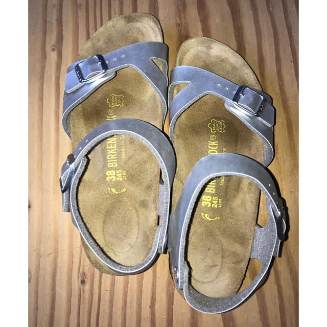 BIRKENSTOCK(ビルケンシュトック)のビルケンシュトック リオ　38  シルバー レディースの靴/シューズ(サンダル)の商品写真