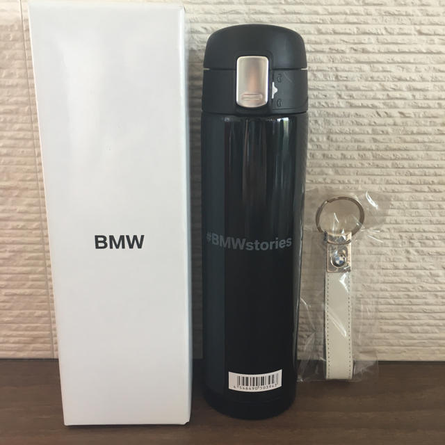 BMW(ビーエムダブリュー)の【新品】 BMW 水筒 キーホルダー セット インテリア/住まい/日用品の日用品/生活雑貨/旅行(その他)の商品写真