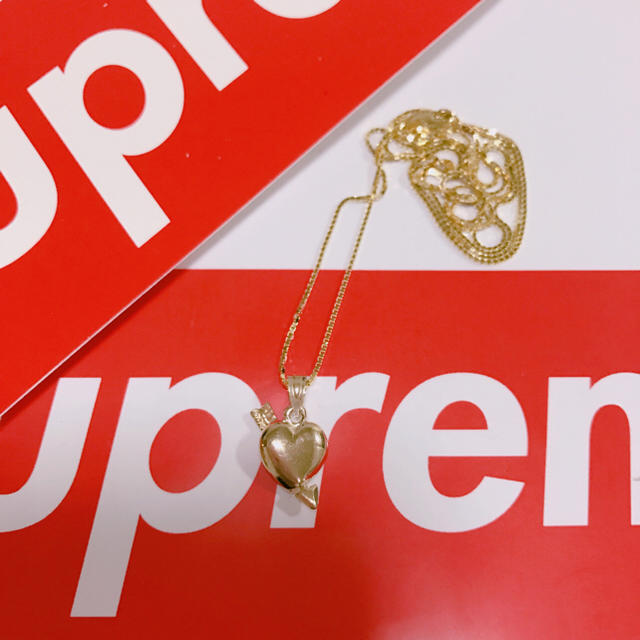 Supreme(シュプリーム)のSUPREME 17SS goldheart and arrow pendant メンズのアクセサリー(ネックレス)の商品写真