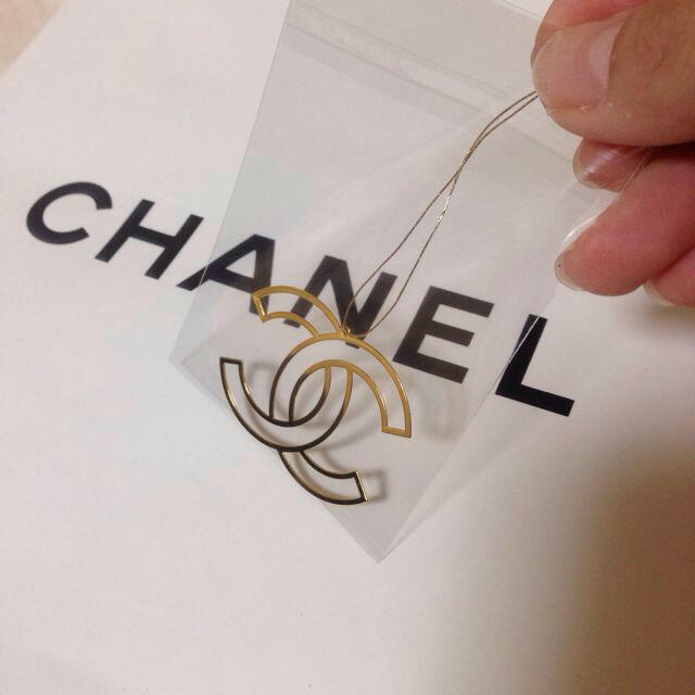 CHANEL(シャネル)のシャネル Ｃマーク ノベルティチャーム スマホ/家電/カメラのスマホアクセサリー(ストラップ/イヤホンジャック)の商品写真