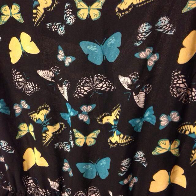 H&M(エイチアンドエム)の蝶柄♥︎ワンピース レディースのワンピース(ミニワンピース)の商品写真