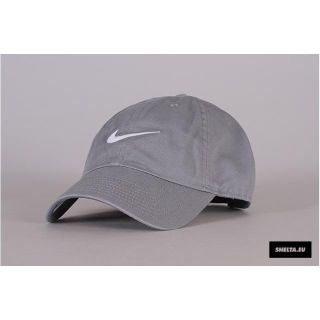 ナイキ(NIKE)の海外モデル★新品！NIKE★ナイキswooshロゴキャップ グレー(キャップ)