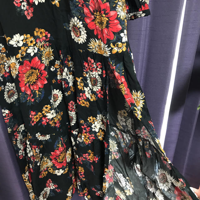 ZARA(ザラ)のZARA今季  花柄ロングワンピース xs レディースのワンピース(ロングワンピース/マキシワンピース)の商品写真