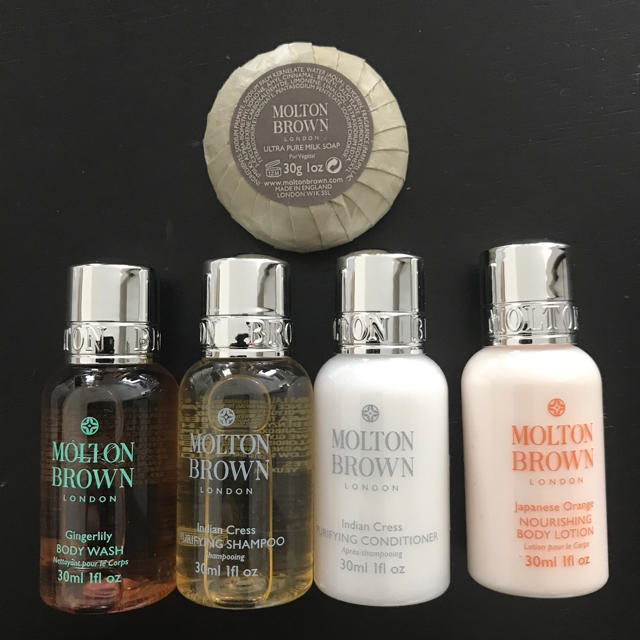 MOLTON BROWN(モルトンブラウン)のmolton brown モルトンブラウン アメニティセット 8本＋石鹸 コスメ/美容のキット/セット(サンプル/トライアルキット)の商品写真