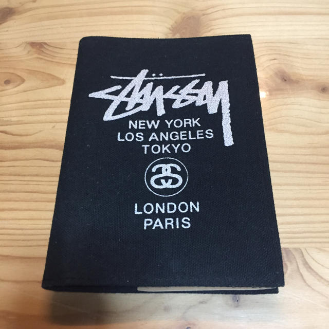 STUSSY(ステューシー)のステューシー ノートカバーとノート 新品開封済 インテリア/住まい/日用品の文房具(ノート/メモ帳/ふせん)の商品写真