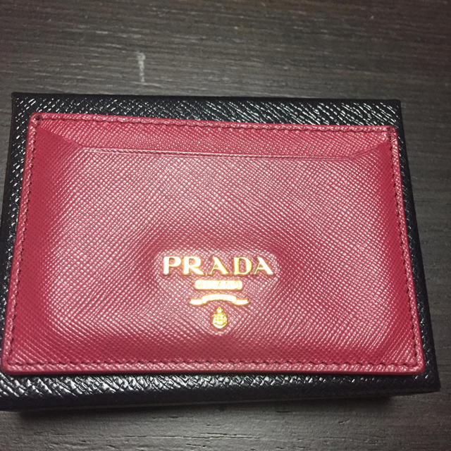 PRADA(プラダ)のりぼん様 PRADA 定期入れ ギャランティカード有り レディースのファッション小物(名刺入れ/定期入れ)の商品写真