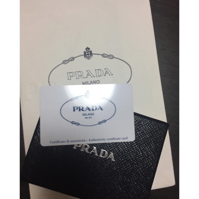 PRADA(プラダ)のりぼん様 PRADA 定期入れ ギャランティカード有り レディースのファッション小物(名刺入れ/定期入れ)の商品写真