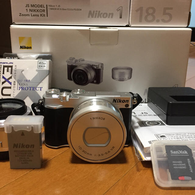 豪華で新しい ☆お得☆ - Nikon Nikon シルバー ダブルレンズキット J5 タッチパネル 1 Nikon ニコン J5 シルバー ダブルレンズキット デジタルカメラ