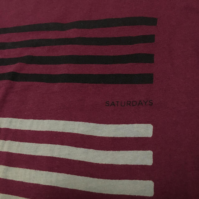 SATURDAYS SURF NYC(サタデーズサーフニューヨークシティー)のSATURDAYS バーガンディー Tシャツ メンズのトップス(Tシャツ/カットソー(半袖/袖なし))の商品写真