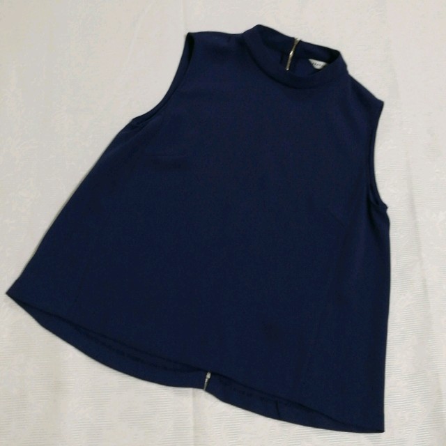 ANAYI(アナイ)のダークブルー ノースリーブ  レディースのトップス(シャツ/ブラウス(半袖/袖なし))の商品写真