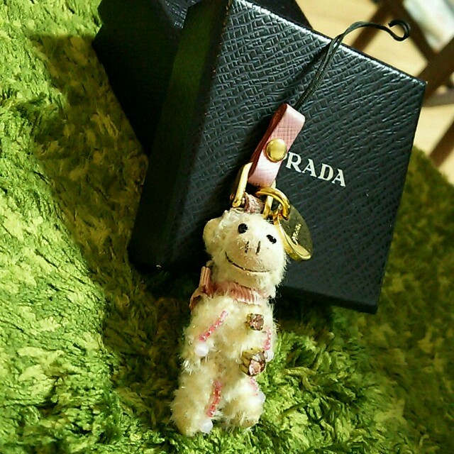 再販 ♡  最終処分値下げ ♡ PRADA キーリング