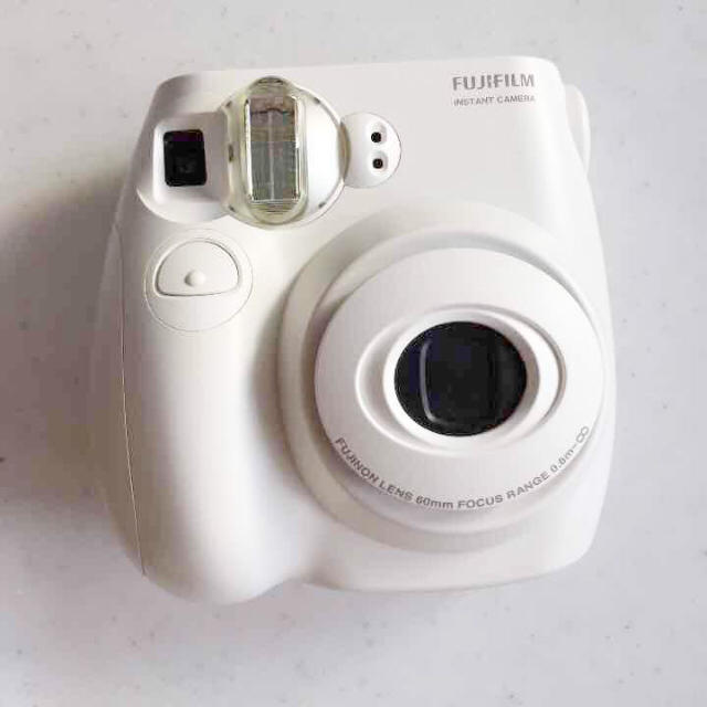 富士フイルム(フジフイルム)の【FUJIFILM】instax mini7S チェキ ホワイト スマホ/家電/カメラのカメラ(フィルムカメラ)の商品写真