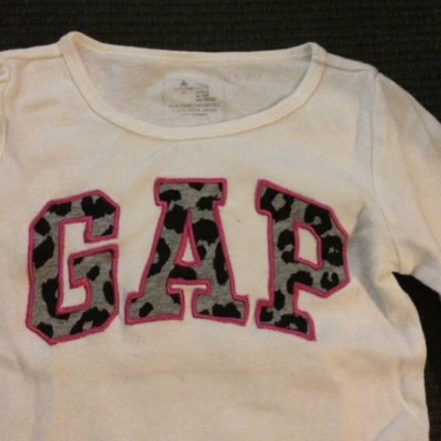 GAP Kids(ギャップキッズ)のgap kids girl ロゴロンT サイズ100 レオパード柄 キッズ/ベビー/マタニティのキッズ服女の子用(90cm~)(Tシャツ/カットソー)の商品写真