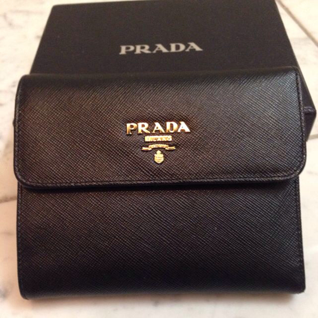 PRADA(プラダ)のPRADA🍀サフィアーノ三つ折り財布 レディースのファッション小物(財布)の商品写真