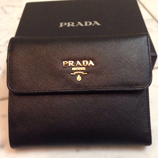 プラダ(PRADA)のPRADA🍀サフィアーノ三つ折り財布(財布)