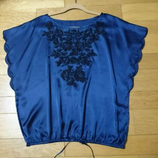 ジルスチュアート(JILLSTUART)の新品！JILLネイビーブラウス！(シャツ/ブラウス(半袖/袖なし))