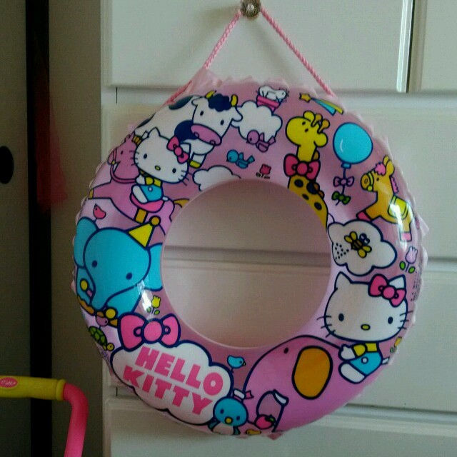 サンリオ(サンリオ)の浮き輪 45cm ハローキティーHELLO  KITTY キッズ/ベビー/マタニティのキッズ/ベビー/マタニティ その他(その他)の商品写真