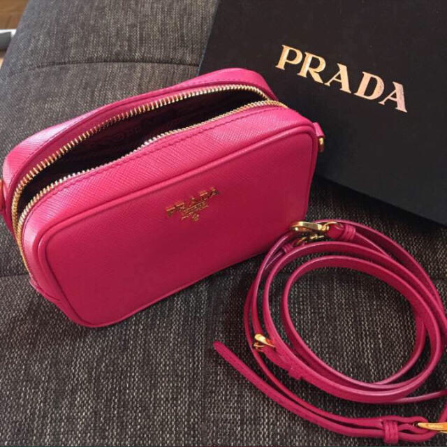 PRADA(プラダ)の正規品☆PRADA ミニショルダーバッグ レディースのバッグ(ショルダーバッグ)の商品写真