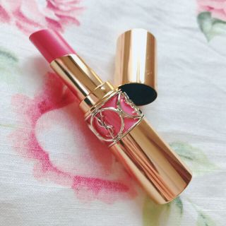 イヴサンローランボーテ(Yves Saint Laurent Beaute)のイヴ・サンローラン ルージュ ヴォリュプテ シャイン No.15(口紅)