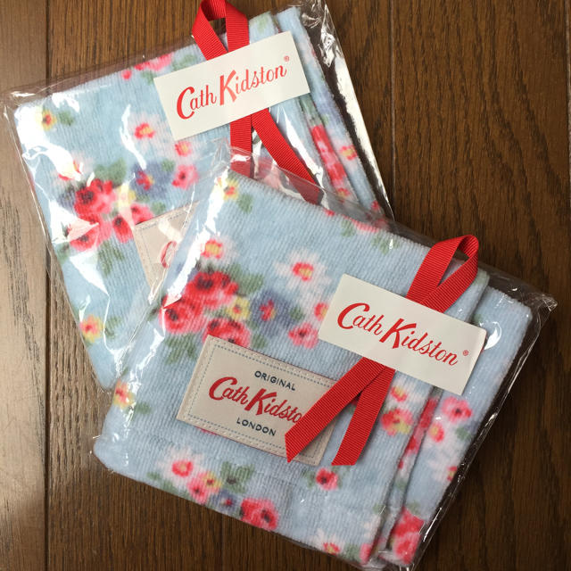 Cath Kidston(キャスキッドソン)のCath Kidston ハンドタオル エンタメ/ホビーのアニメグッズ(タオル)の商品写真