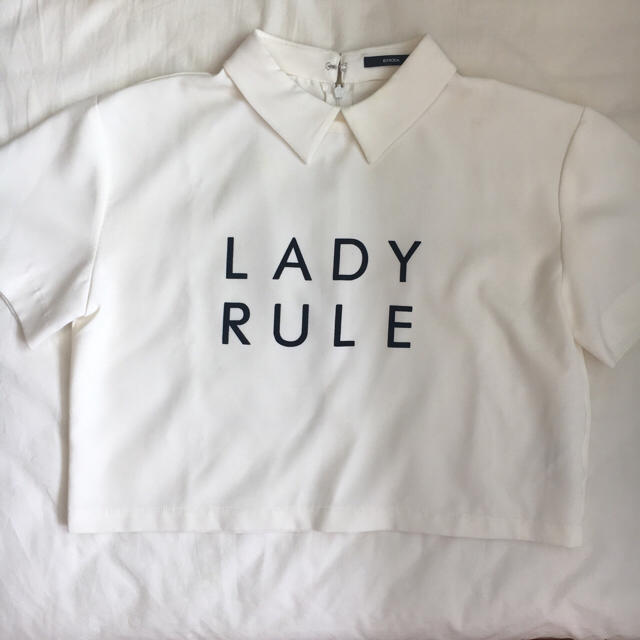 EMODA(エモダ)のEMODA LADY RULE ショート丈 トップス レディースのトップス(Tシャツ(半袖/袖なし))の商品写真