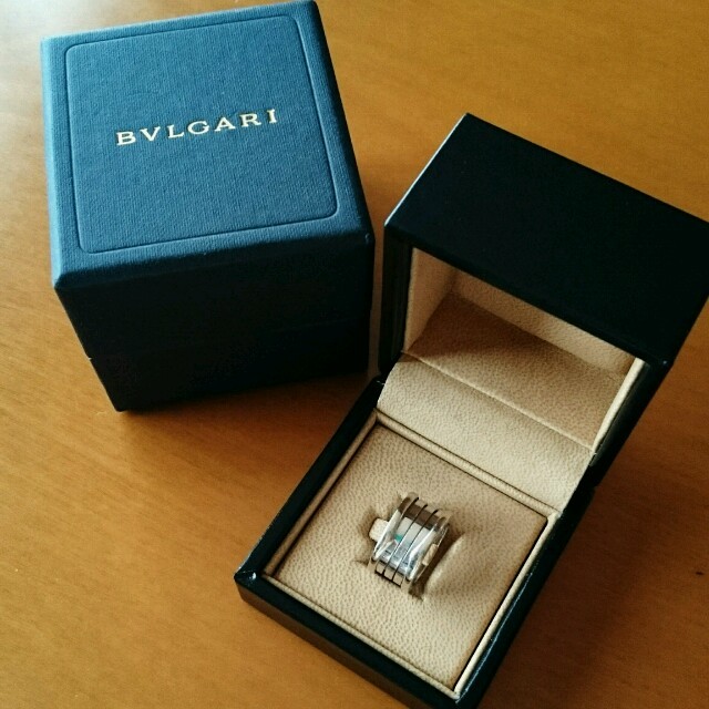 BVLGARI(ブルガリ)のブルガリ ビーゼロワンリング ホワイトゴールド レディースのアクセサリー(リング(指輪))の商品写真