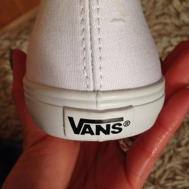 VANS(ヴァンズ)のホワイトVANSスリッポン★ レディースの靴/シューズ(スニーカー)の商品写真