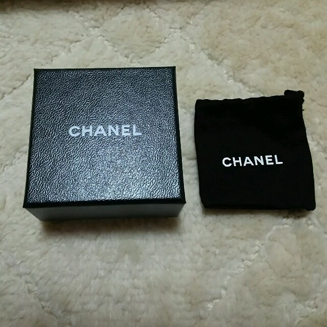 CHANEL(シャネル)のシャネル ココマーク ブラックストーン ピアス レディースのアクセサリー(ピアス)の商品写真