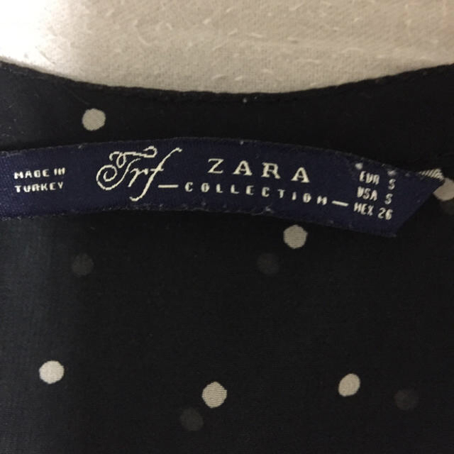 ZARA(ザラ)の送料込ZARAドットブラウス レディースのトップス(シャツ/ブラウス(半袖/袖なし))の商品写真