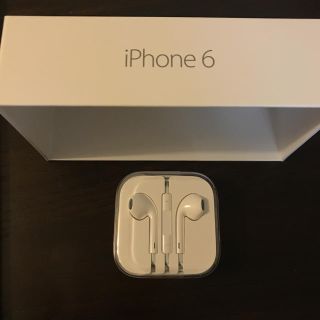 アップル(Apple)の新品 iPhone イヤフォン(ヘッドフォン/イヤフォン)
