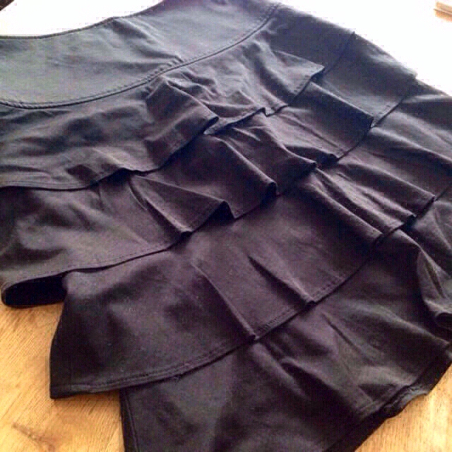 ROPE’(ロペ)のROPE フリルスカート 黒 レディースのスカート(ひざ丈スカート)の商品写真