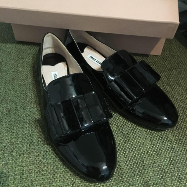 miumiu(ミュウミュウ)のmiumiu フラットシューズ ブラック NERO レディースの靴/シューズ(ハイヒール/パンプス)の商品写真